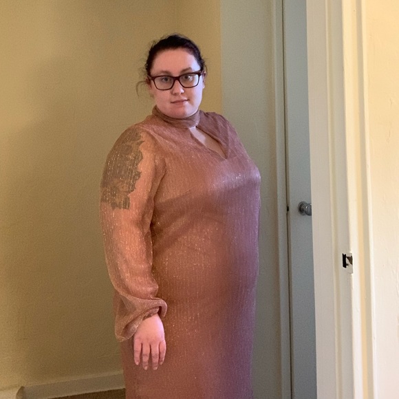 Forever 21 Plus Size Plisse Cutout Mini Dress Size 1X Rose Gold - Picture 3 of 11